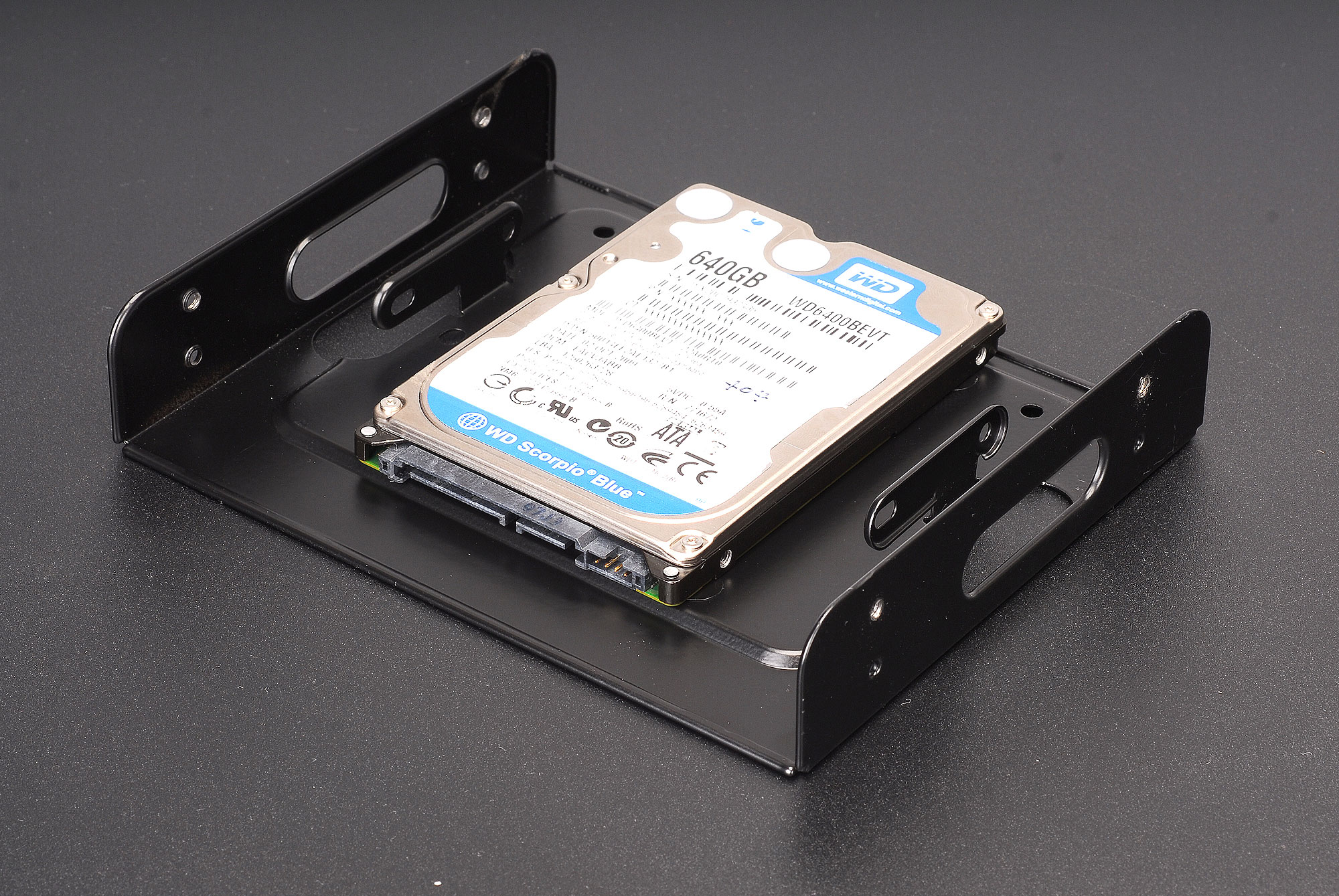 Установка ssd диска. Корпус для ссд 2.5. Disk SSD 2.5 a5350x. Корпус крепление ссд жесткий диск. Корпус для SSD 2.5 Apple.